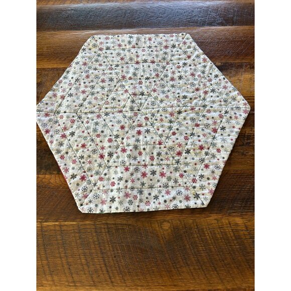 Vintage Handmade Christmas Hexagon Table Topper Cottage Country Holiday - Picture 2 of 11
